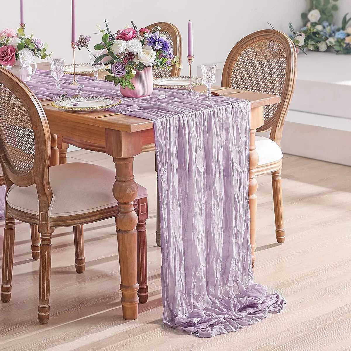 Table runner decoration