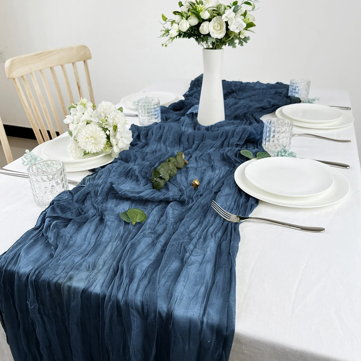 Table runner decoration